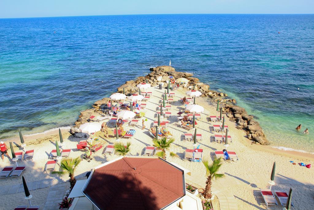 Villaggio Baia Del Monaco Manfredonia Buitenkant foto
